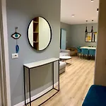 Zoi\'S Apartment